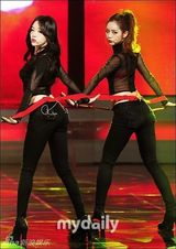 组图：韩女团舞台装尺度无下限 薄纱透视露底