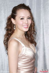 组图：吴千语否认美国秘婚 透露成功融入林家