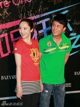 幻灯图：董璇亮相时尚足球夜 俏皮马尾清爽可人