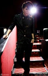 组图：好声音视觉美男梁君诺私照 网曝整容传言