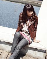 高清组图：河智苑秋装写真 妆容精致干练成熟