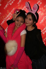 组图：安以轩生日派对众星捧场 扮粉红顽皮豹