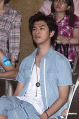 高清组图：林依晨不信男友偷吃 和陈柏霖代言减肥