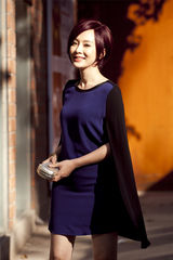 组图：陈数《男闺蜜》红短发剧照时尚似街拍