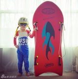 组图：四岁萌娃时装秀 与妈妈DIY纸质礼服超赞