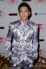 组图：2012MTV欧洲音乐大奖众星红毯璀璨