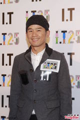 组图：梁朝伟张家辉碰头不聊金马奖