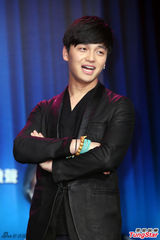 组图：《中国梦之声》登台开播 李玟扮学员飙歌