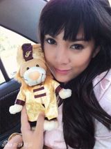 茜拉与家人私照曝光 长发美女爱卖萌