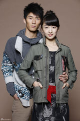 组图：《山楂树》主演写真 谋男谋女郎秀时尚造型