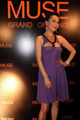 组图：刘嘉玲开夜店众明星捧场