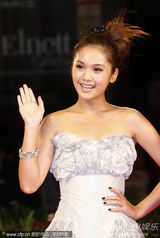 高清图：《童眼》首映 杨丞琳扮可爱江若琳红裙妩媚