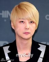 组图：韩国偶像组合神话15周年演唱会