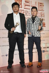 组图：暗黑白领阶级获最佳客语专辑奖 淡定自若