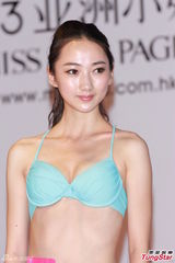 组图：亚姐泳装火辣秀胸 怪咖多女版王祖蓝现身