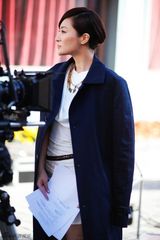 组图：方龄工作花絮照曝光 知性主播气质逼人