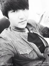 组图：“中国版李敏镐”火爆微博 原为报社记者