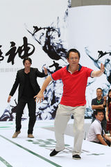 组图：《太极侠》启动 导演基努亮相