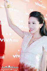 组图：潘霜霜化身人鱼小姐 演绎青春版PRADA女王