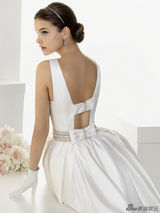 组图：超模芭芭拉唯美婚纱写真 典雅纯净秀美背