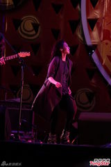 组图：音乐祭众星开唱 杨乃文音响出错频道歉