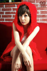 组图：快乐女声12强写真出炉 阳光自信风格百变