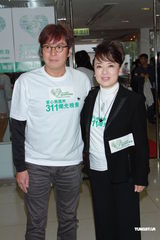 组图：成龙曾志伟谭咏麟率演艺群星录歌鼓励日本