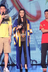 组图：范冰冰大呼我爱姚晨 为中国奥运健儿加油