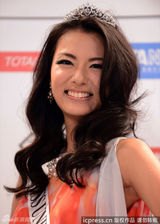 组图：25岁嫩模日本环球小姐夺冠 花枝乱颤比V