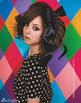 组图：佐佐木希登杂志封面 七款服饰扮靓一周