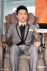 幻灯图集：庾澄庆代言按摩椅 否认和伊能静复合