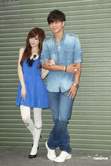 组图：罗志祥被封“大雕”很得意 与王心凌合拍MV