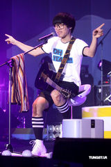 幻灯：卢广仲香港个唱尾场落幕 出席庆功宴兴奋难掩