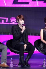 高清组图：金在中宋智孝新片《豺狼来了》发布