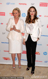 组图：朱莉助阵国际妇女会议 与美国前总统侄女同场