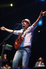 组图：杰森玛耶兹香港开唱 演唱会座无虚席