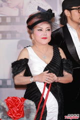 组图：《低俗喜剧》剧组牵骡子亮相金像奖红毯