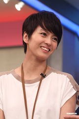 组图：梁咏琪婚后厨艺涨 自曝为老公学包饺子