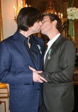 幻灯图集：吉姆-凯瑞和麦克格雷格上演同性热吻