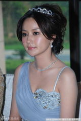 幻灯图：韩雨芹嫁豪门上海再摆酒 向张国立夫妇敬茶