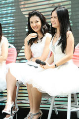 高清图：马来西亚艺人童冰玉百万“嫁”星梦娱乐