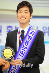 组图：金载沅(金在元) 任韩国防形象大使 李准基李东旭亮相