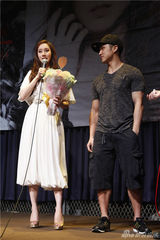 组图：许慧欣举办音乐会 与许哲佩深情对唱