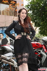 组图:许慧欣宣传新片 自曝被洪天祥吃豆腐