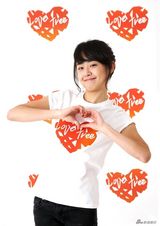 高清图：文根英金强宇携手为慈善 展现温暖笑容