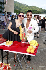 组图：《热爱岛》开镜 任达华陈冲亲密现身