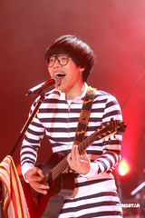 幻灯：卢广仲香港个唱尾场落幕 出席庆功宴兴奋难掩