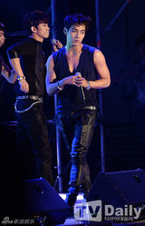 高清组图：2PM首尔开唱 野兽团魅力大爆发