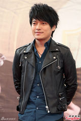 组图：五月天阿信幽默安抚媒体 发福俊颜不再