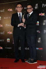 组图：最佳编剧陆剑青梁乐民后台致谢